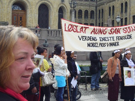 Burma demonstration Oslo sep 07 350.jpg